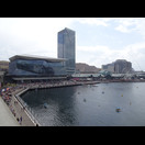Am Darling Harbour, links das International Convention Centre Sydney